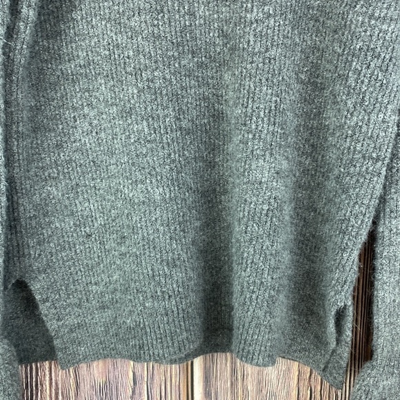 Woman’s Free Generation Los Angeles Gray Sweater With Bell Cuffs-Size M - Picture 10 of 11